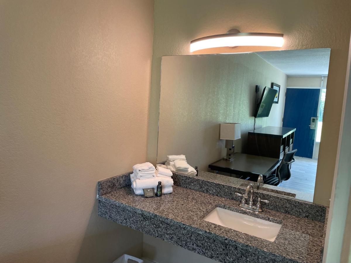 Econo Lodge Jennings Bagian luar foto