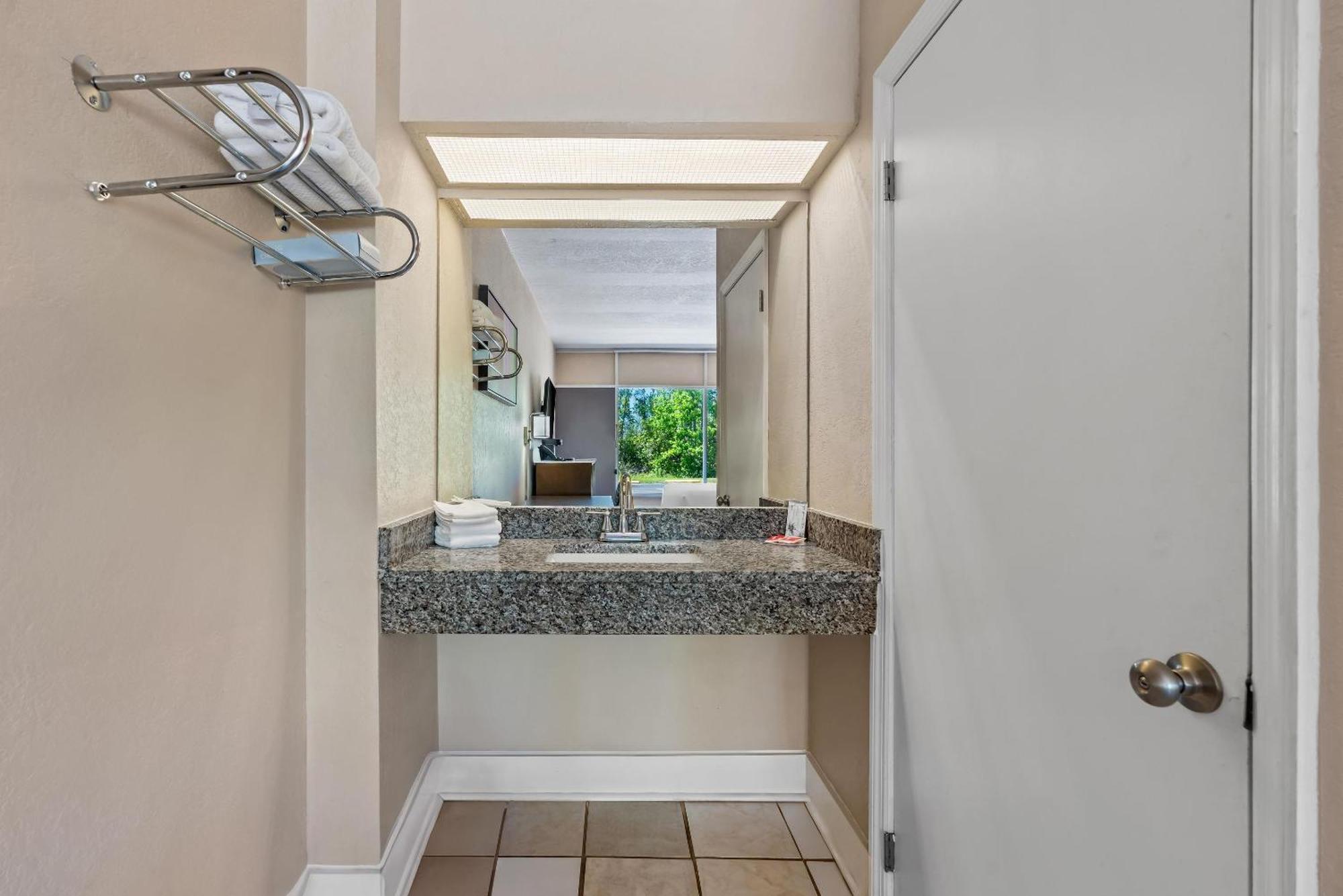 Econo Lodge Jennings Bagian luar foto