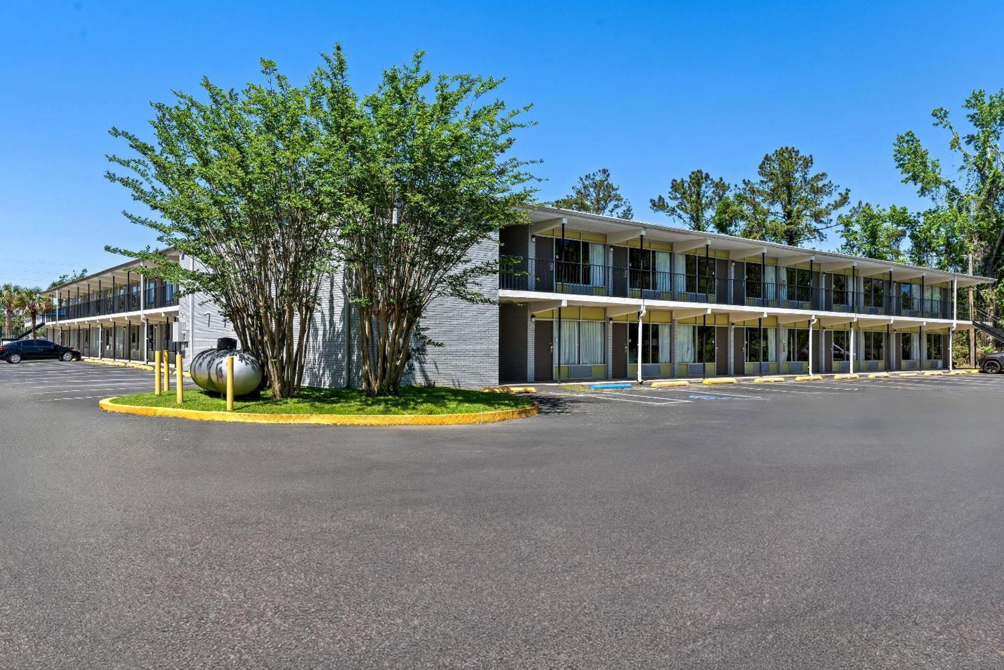 Econo Lodge Jennings Bagian luar foto